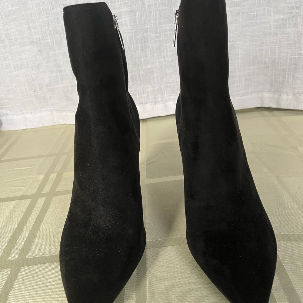 Boots with zipper and 3 inch heel